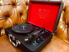 出一套全新的英国宾利黑胶唱片机，音质好，价格忧！